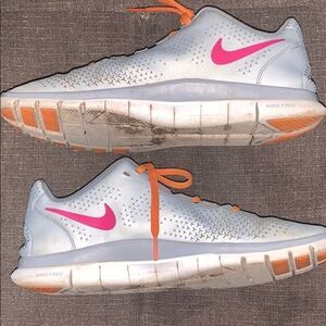 WOMEN’S 11 NIKE FREE 3.0 RUNNING SHOES